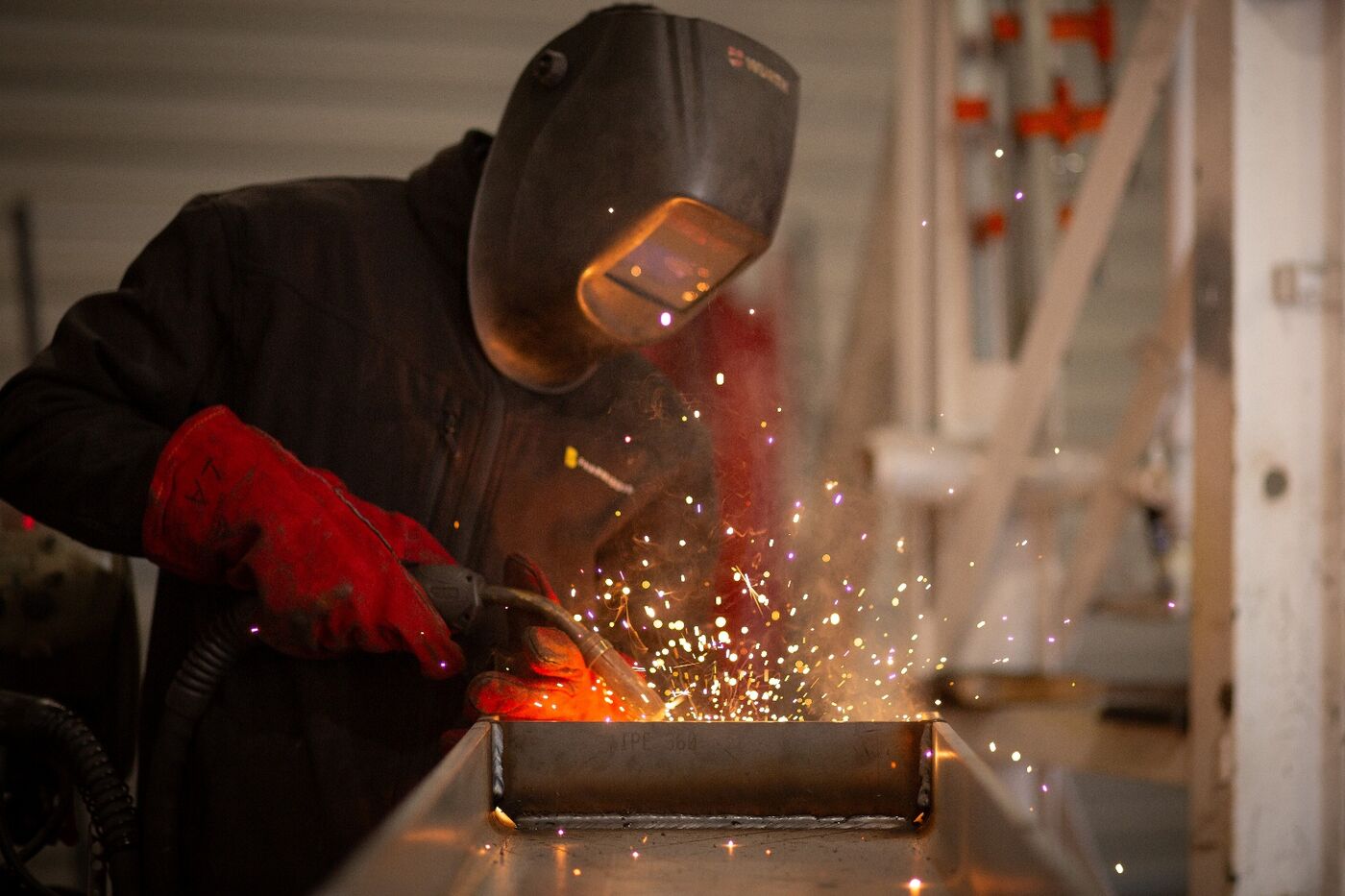 Soudure d'une pièce métallique en atelier